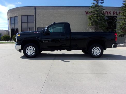 Used 2024 Chevrolet Silverado 2500 LT w/ Convenience Package AWD/4WD image 1