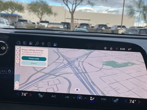 Used 2025 Chevrolet Traverse LT image 12