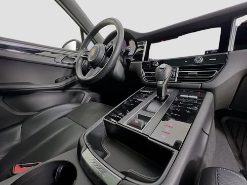 Used 2024 Porsche Macan image 35