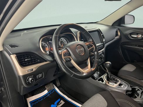 Used 2014 Jeep Cherokee Latitude w/ Cold Weather Group FWD image 12