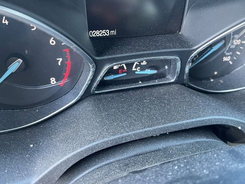Used 2017 Ford Escape SE w/ Equipment Group 201A image 6