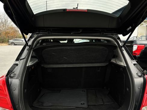 Used 2019 Chevrolet Trax LT w/ LT Convenience Package image 27