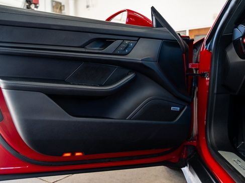 Used 2022 Porsche Taycan 4S image 30