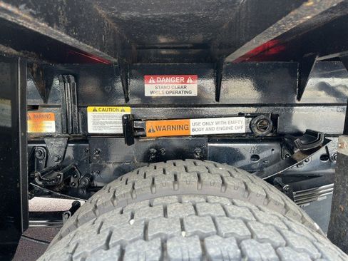 Used 2019 Ford F550 4x4 Regular Cab Super Duty w/ XLT Value Package image 13