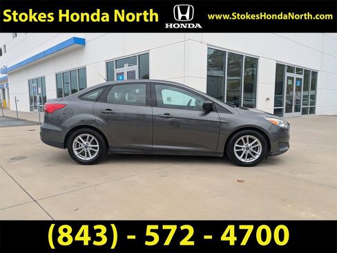 Used 2018 Ford Focus SE image 3