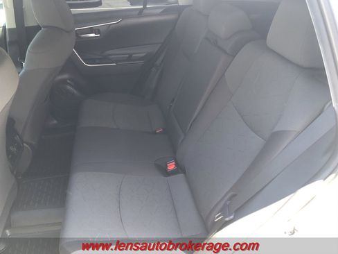 Used 2021 Toyota RAV4 XLE AWD/4WD image 16