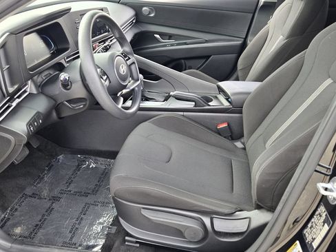 Used 2025 Hyundai Elantra SE FWD image 10
