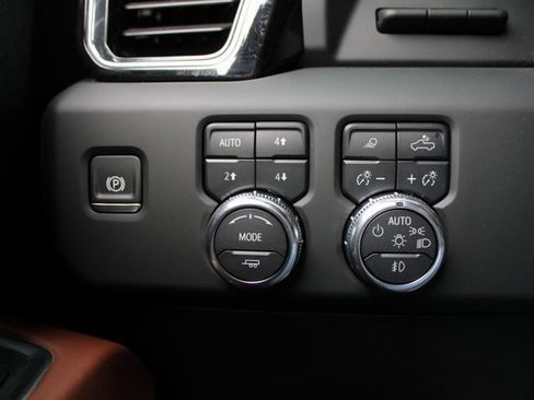 Used 2025 GMC Sierra 1500 Denali Ultimate image 13