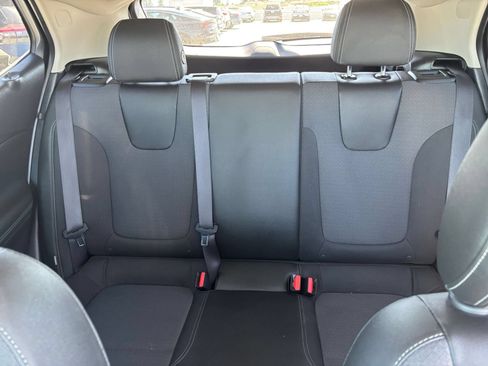 Used 2025 Buick Encore GX Preferred AWD/4WD image 36