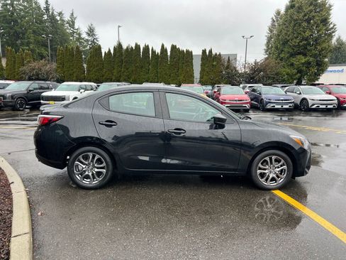 Used 2020 Toyota Yaris LE image 4