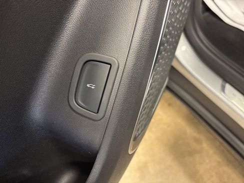 Used 2025 Buick Enclave Preferred image 33