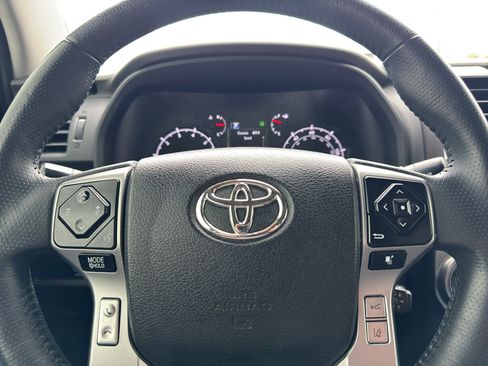 Used 2022 Toyota 4Runner SR5 Premium w/ Moonroof Package AWD/4WD image 15