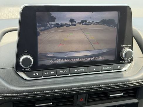 Used 2025 Nissan Rogue SV FWD image 17