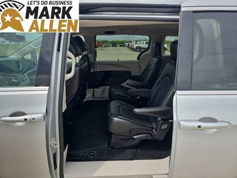 Used 2024 Chrysler Pacifica Touring-L FWD image 25