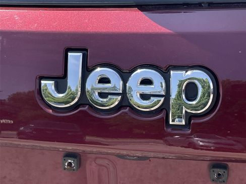Used 2016 Jeep Grand Cherokee Limited AWD/4WD image 9