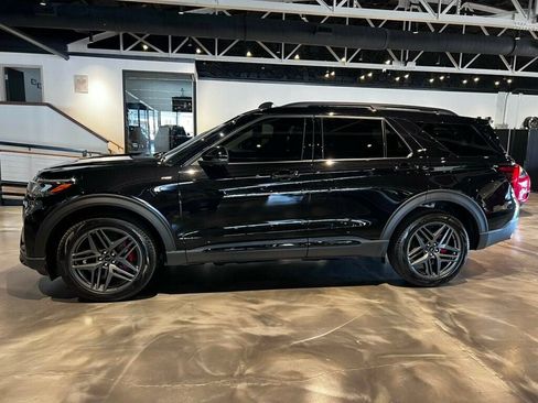 Used 2025 Ford Explorer ST-Line w/ Premium Package AWD/4WD image 8