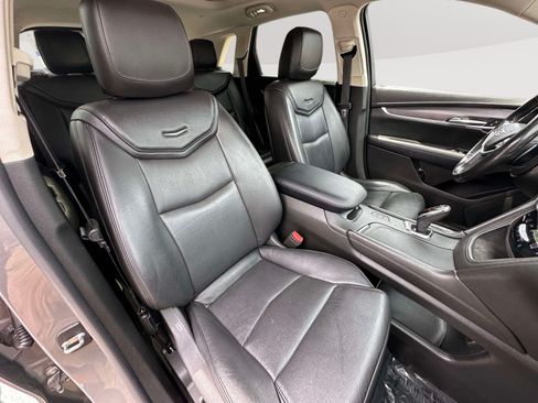 Used 2018 Cadillac XT5 Luxury w/ Driver Awareness Package AWD/4WD image 26