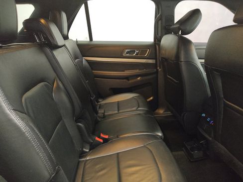 Used 2018 Ford Explorer XLT w/ Equipment Group 202A image 19