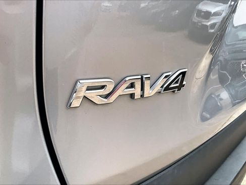 Used 2022 Toyota RAV4 LE image 29