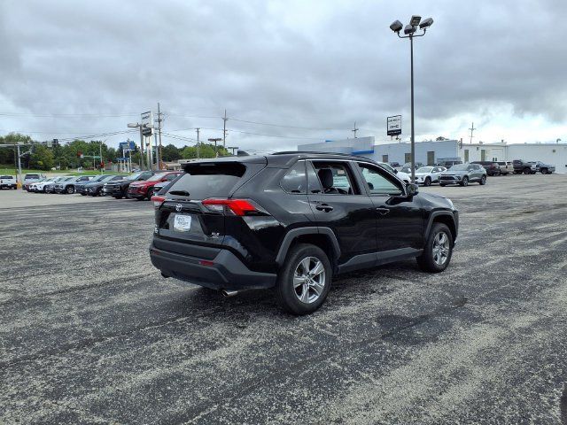 Used 2025 Toyota RAV4 XLE AWD/4WD image 4
