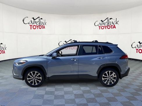 Used 2024 Toyota Corolla Cross XLE w/ Convenience Package image 4