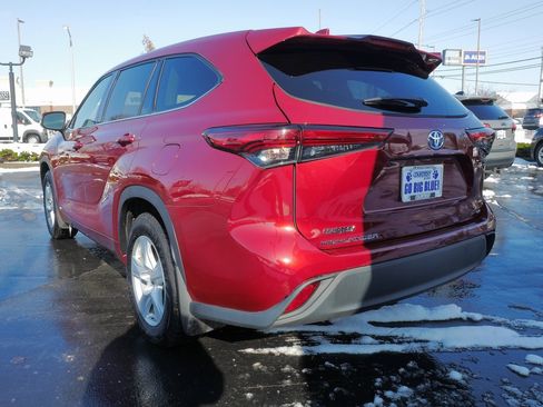 Used 2021 Toyota Highlander LE image 7