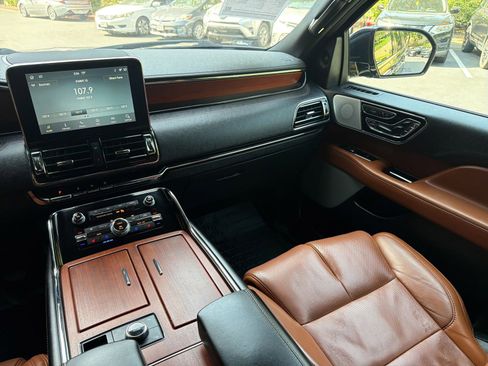 Used 2020 Lincoln Navigator L Reserve w/ Luxury Package AWD/4WD image 30