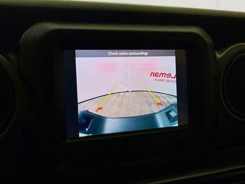 Used 2022 Jeep Gladiator Willys image 13