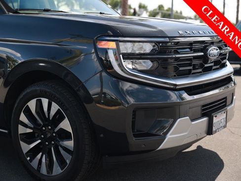 Used 2025 Ford Expedition Platinum w/ Driver's Package AWD/4WD image 7