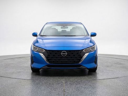 Used 2025 Nissan Sentra SV FWD image 2