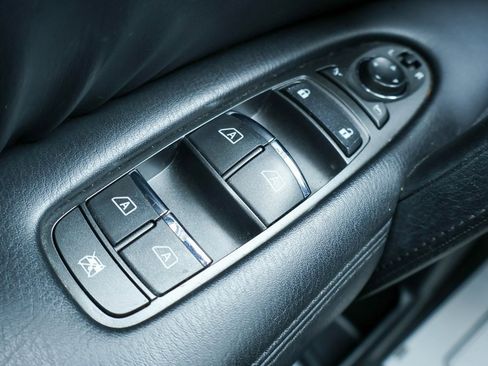 Used 2023 Nissan Armada SL image 18