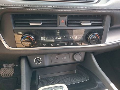 Used 2023 Nissan Rogue SV AWD/4WD image 16