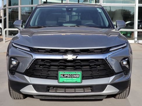 Used 2025 Chevrolet Blazer LT image 3