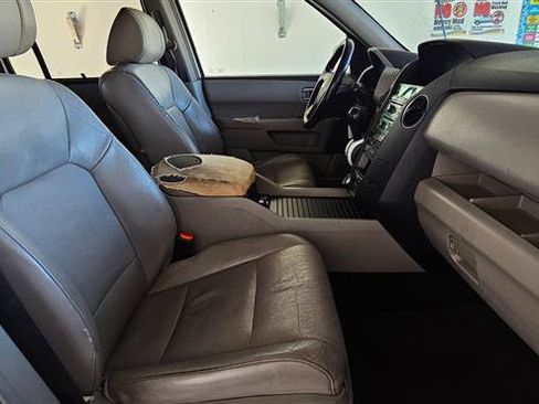 Used 2010 Honda Pilot Touring image 16