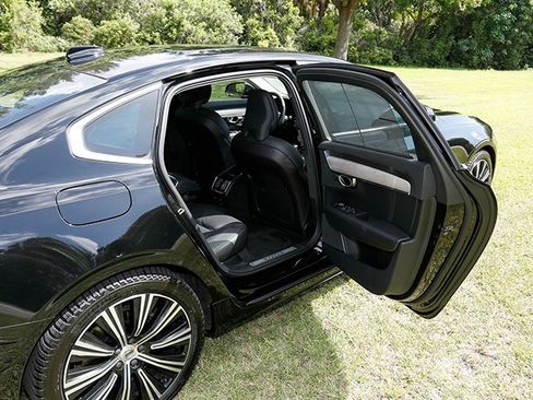 Used 2023 Volvo S90 B6 Plus AWD/4WD image 21