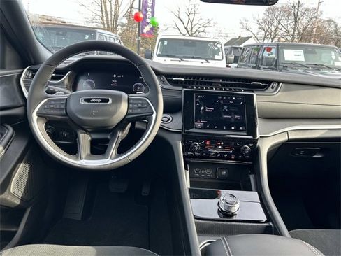 New 2025 Jeep Grand Cherokee L Altitude image 7