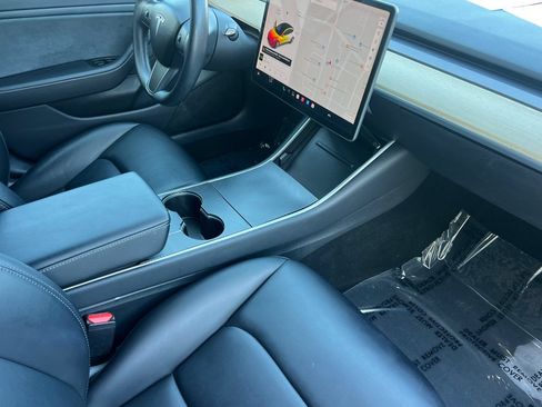 Used 2018 Tesla Model 3 Long Range RWD image 15