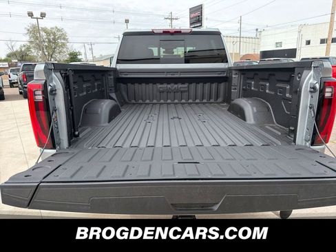 New 2026 GMC Sierra 3500 SLT w/ SLT Premium Package AWD/4WD image 9