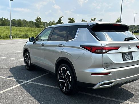Used 2022 Mitsubishi Outlander SE image 10