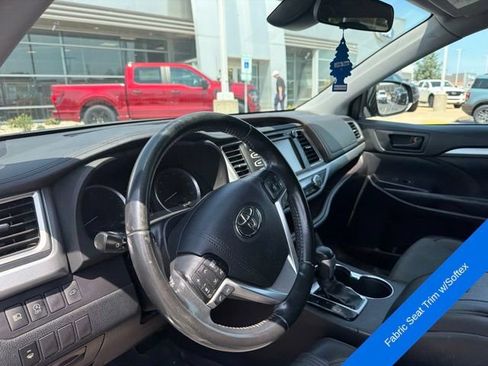 Used 2019 Toyota Highlander Plus w/ Protection Package #3 AWD/4WD image 17