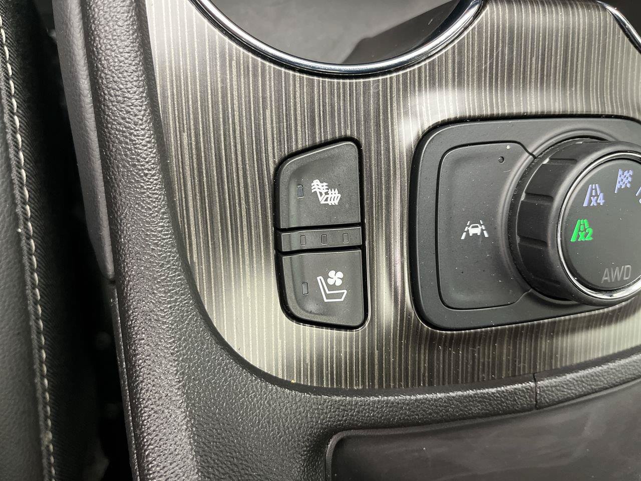 Certified 2022 GMC Acadia SLT w/ Elevation Edition AWD/4WD image 27
