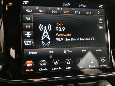 Used 2021 Jeep Grand Cherokee Laredo X image 10