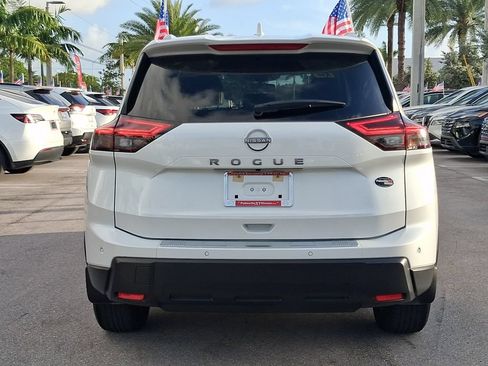 Certified 2025 Nissan Rogue SV w/ SV Premium Package FWD image 5