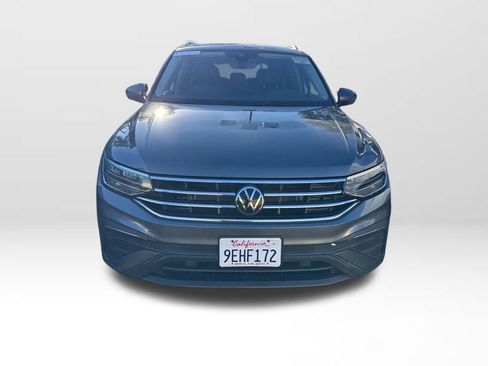 Used 2023 Volkswagen Tiguan SE w/ Panoramic Sunroof Package image 17
