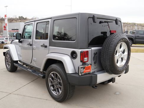 Used 2015 Jeep Wrangler Unlimited Sahara w/ Connectivity Group image 6