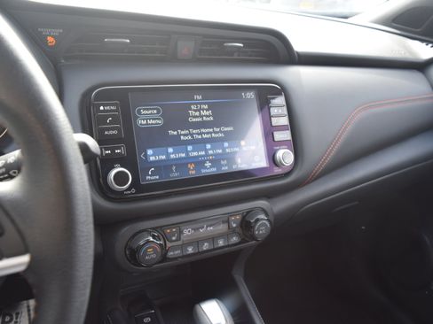 Used 2023 Nissan Kicks SR w/ SR Premium Package image 10