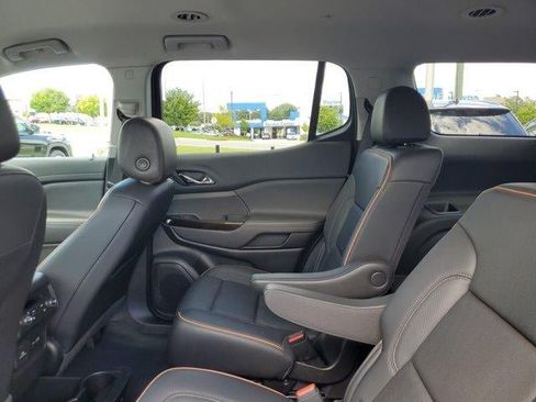 Used 2023 GMC Acadia AT4 w/ Technology Package AWD/4WD image 9
