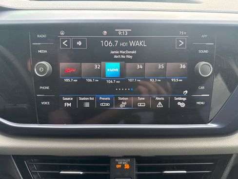 Certified 2022 Volkswagen Taos SE FWD image 11