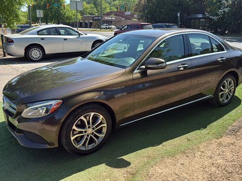 Used 2015 Mercedes-Benz C 300 4MATIC Sedan image 4
