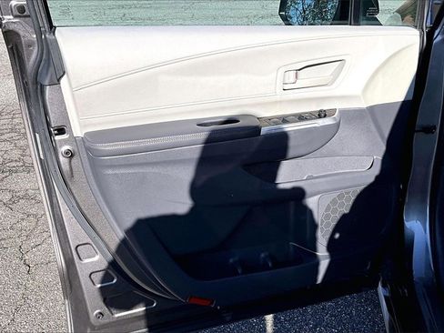 Used 2022 Toyota Sienna LE image 18